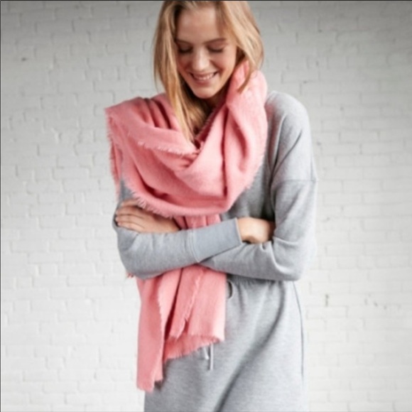 EXPRESS PINK BLANKET SCARF - Picture 3 of 4